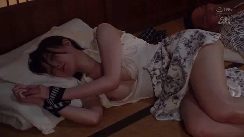 Xin chồng đi công chuyện với tiền bối, nữ nhân viên rơi vào kế hoạch của ông sếp biến thái