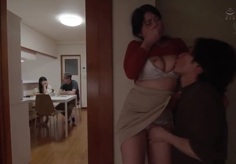 Má trộm nhìn người vợ gã chồng con gái chịch nào ngờ con rể nhìn thấy